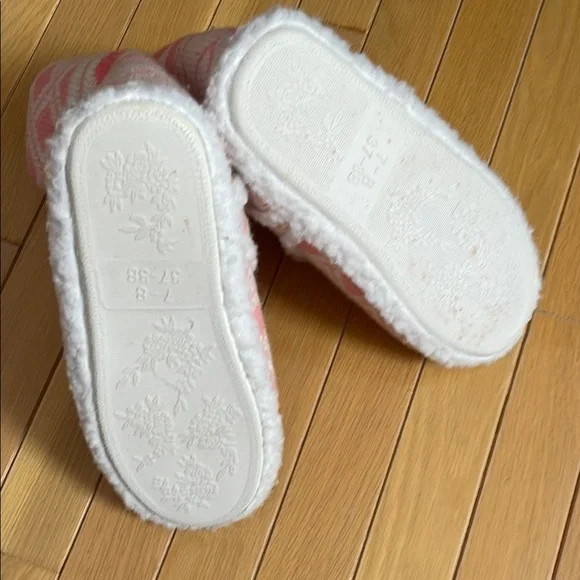 Pink Heart Pattern Bootie Slippers - Picture 3 of 3